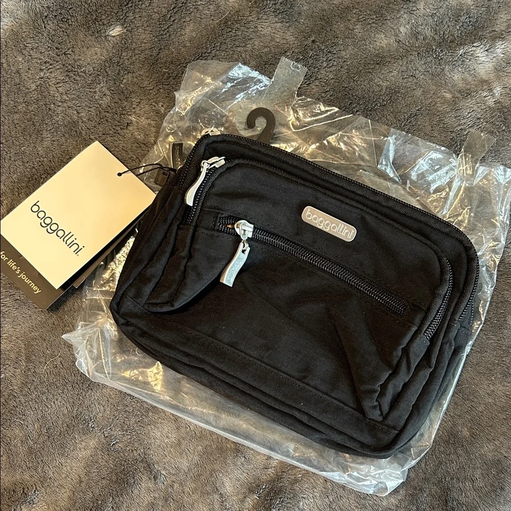 Baggallini Black triple zip bag nwt